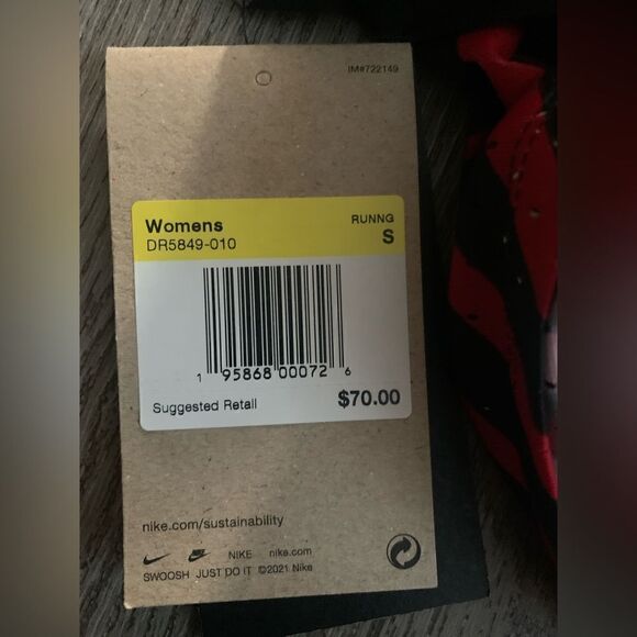 Nike woman’s size S running track shirt - Picture 4 of 4